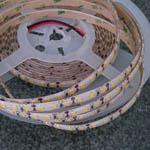 12V-os EXTRA ERŐS IP65 Led szalag 2100 Lumen 120 led /m 3000 Kelvin 1ég gar.