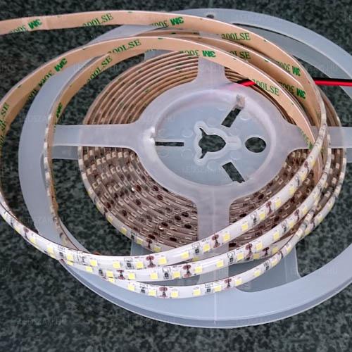 EXTRA ERŐS IP65 Led szalag 2100 Lumen 120 led /m 4500 Kelvin 1 év gar.